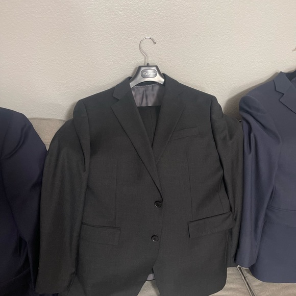 Mens suits - Picture 3 of 4
